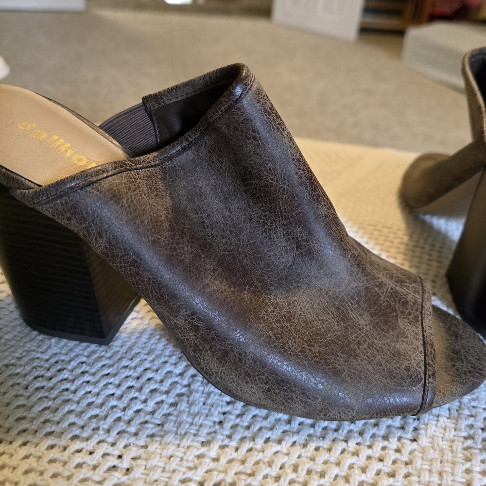 Stylish Brown Mules by Crown Vintage